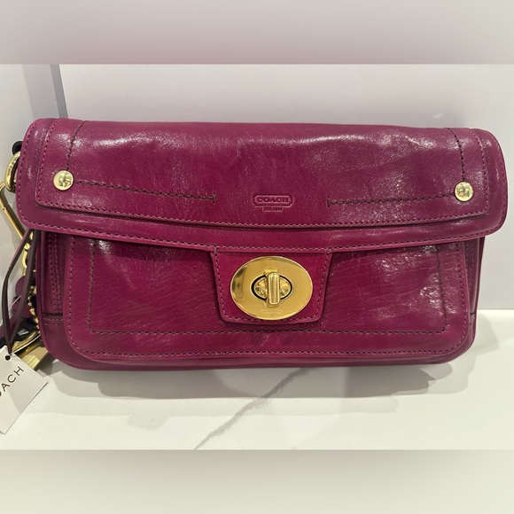 Coach Handbags - Coach Hampton Lindsey Magenta Leather Turn Lock Clutch.